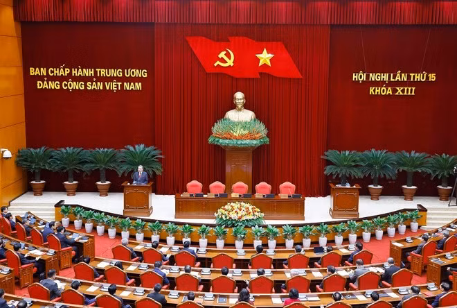 Le secrétaire général du Parti, Tô Lâm, prononce le discours de clôture du 15e Plénum du Comité central du Parti (13e mandat). Photo : VNA.