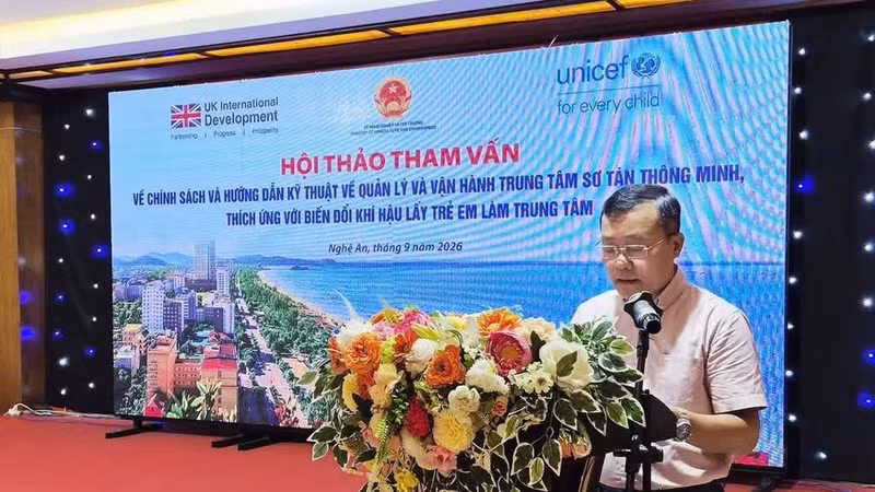 M. Nguyen Van Tien, vice-directeur du Département de gestion des digues et de prévention et de lutte contre les catastrophes naturelles (ministère de l’Agriculture et de l’Environnement), s’exprime lors de l’atelier. (Photo : Département de gestion des digues et de prévention et de lutte contre les catastrophes naturelles)