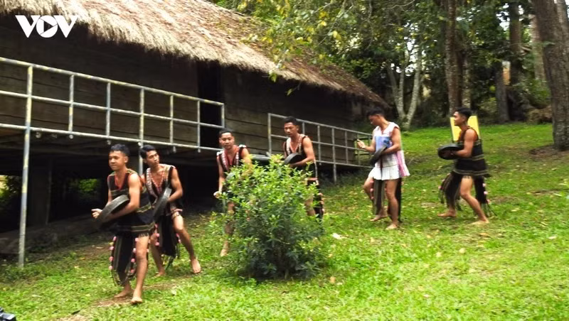 Les jeunes de la province de Lâm Dông mettent à l’honneur leur patrimoine culturel traditionnel. Photo : VOV.