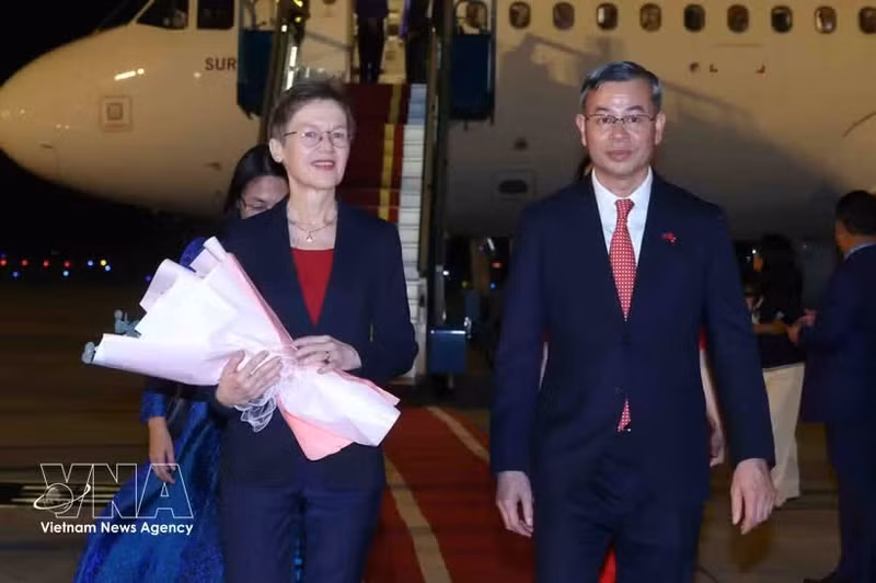 La Première ministre de la Principauté du Liechtenstein, Brigitte Haas, a été accueillie par le ministre des Finances, Ngo Van Tuan. Photo : VNA.