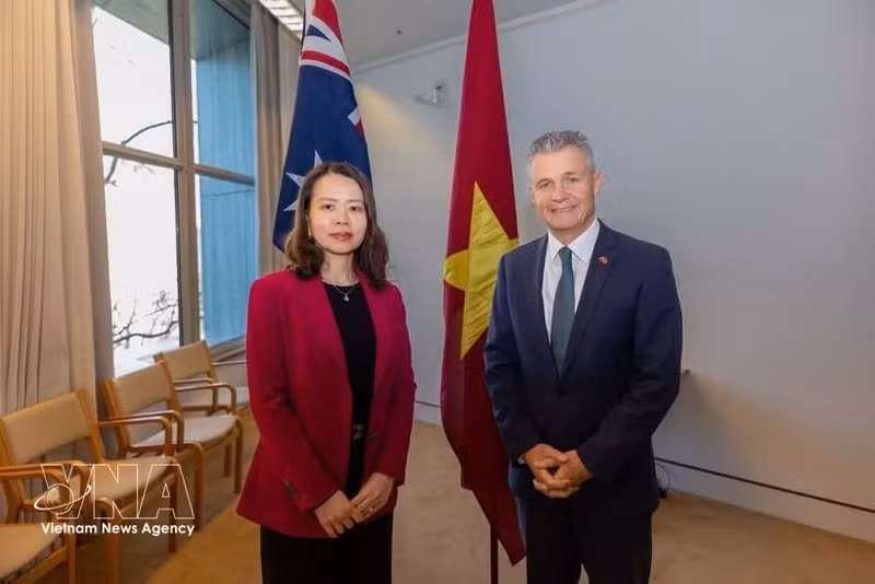 La vice-ministre des Affaires étrangères Nguyen Minh Hang et le co-ministre australien des Affaires étrangères et du Commerce, Matt Thistlethwaite. Photo : VNA.
