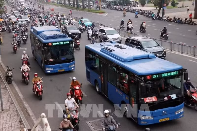 Ho Chi Minh-Ville envisage de rendre gratuits les trajets en autobus pour tous les habitants à partir du 1er juillet 2026 et jusqu’à la fin de l’année. Photo : VNA.