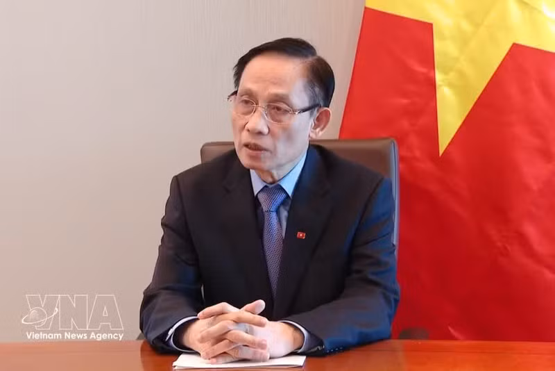 Le ministre des Affaires étrangères, Lê Hoài Trung, parle de la tournée du secrétaire général et président Tô Lâm aux États-Unis et au Canada. Photo : VNA.