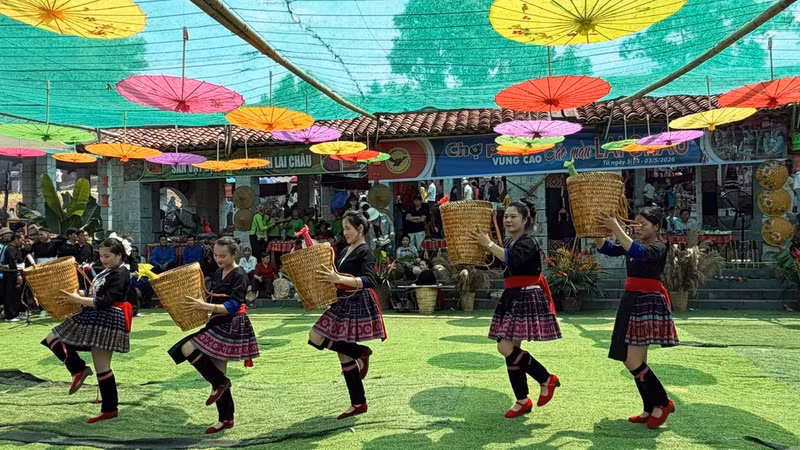 Des spectacles de chants, de danses folkloriques et de musique traditionnelle sont également proposés à cette occasion. (Photo : Comité d’organisation)