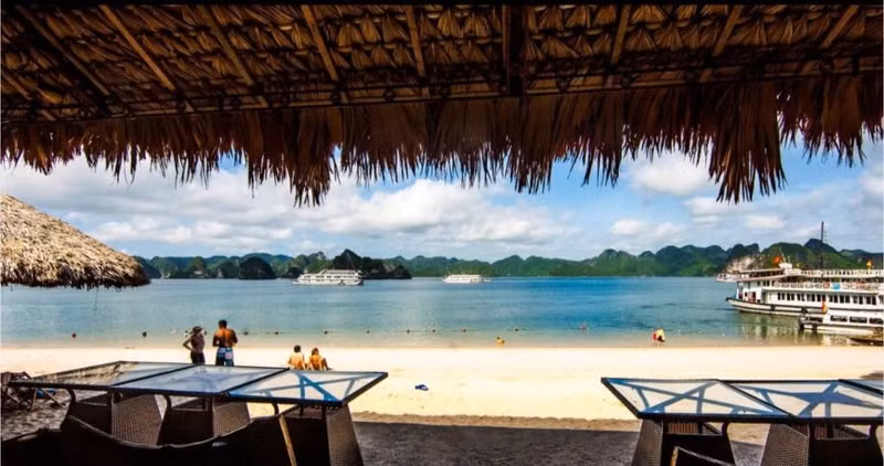 La plage de Soi Sim. Photo : Conseil de gestion de la baie d’Ha Long - Yen Tu.