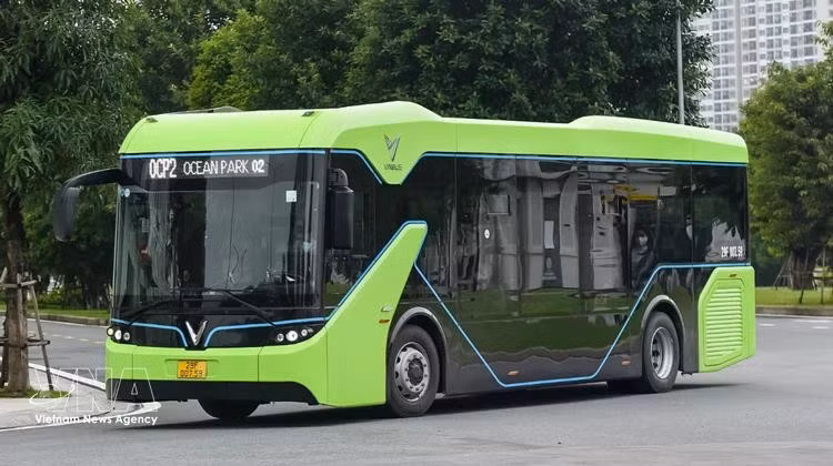 Hanoï prévoit d'investir dans le remplacement de plusieurs dizaines de bus électriques d'ici fin 2026. Photo : VNA.