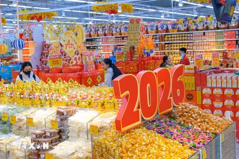 Un stand proposant des spécialités du Nouvel An lunaire du Cheval au supermarché GO! à Can Tho. Photo : VNA.
