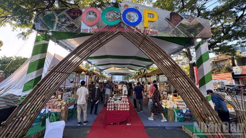 Espace de promotion du tourisme rural, des produits OCOP et des activités d’expérience riches en identité culturelle de 16 provinces et villes.