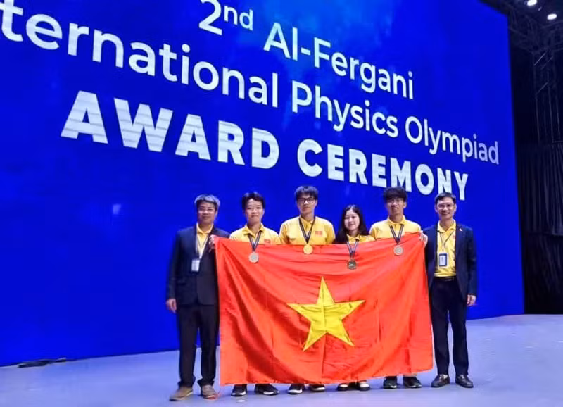 La délégation vietnamienne lors des deuxièmes Olympiades internationales de physique Al-Fergani (FIPhO 2026). Photo ; Comité d'organsiation.