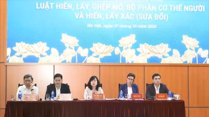 La conférence de presse consacrée au projet de loi révisant la Loi sur le don, le prélèvement et la transplantation de tissus et d’organes humains, ainsi que sur le don et le prélèvement de corps. Photo : sggp.org.vn.