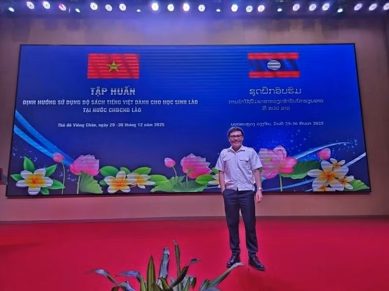 L’enseignant Nguyen Thanh Ngoc travaille actuellement au Laos. 