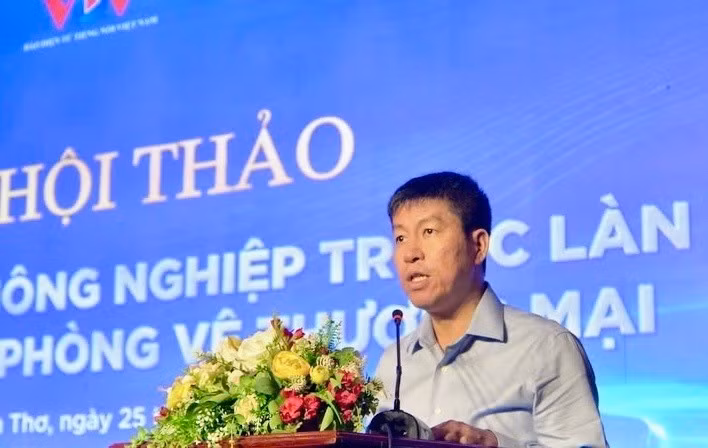 Chu Thang Trung, directeur général adjoint du Département des recours commerciaux (ministère de l'Industrie et du Commerce), lors du séminaire. Photo : Pham Hai.