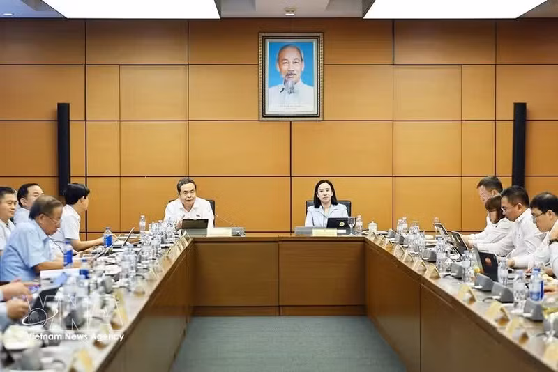 Le président de l’Assemblée nationale, Tran Thanh Man, s’exprime lors d’un débat en groupe dans le cadre de la deuxième session de la 16e législature. Photo : VNA.