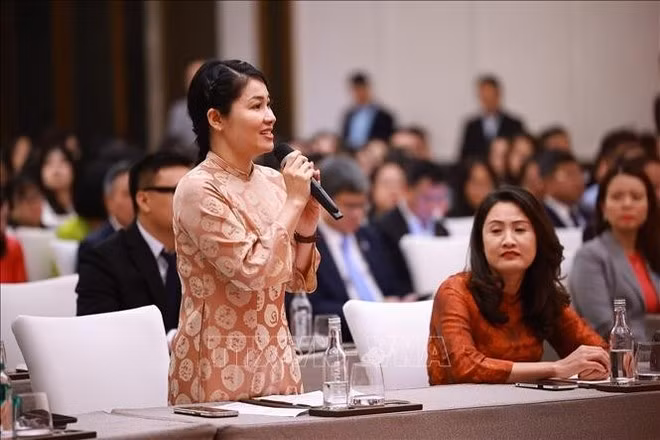 Dô Hông Hanh, une représentants de la communauté vietnamienne en Chine, s’exprime lors de l’événement, à Tianjin, le 25 juin. Photo : VNA.