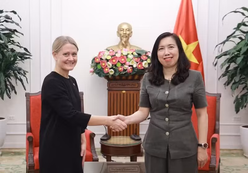 La vice-ministre des Affaires étrangères, Lê Thi Thu Hang (droite) et la secrétaire d’État au ministère norvégien des Affaires étrangères, Astrid Bergmål. Photo: Ministère vietnamien des Affaires étrangères
