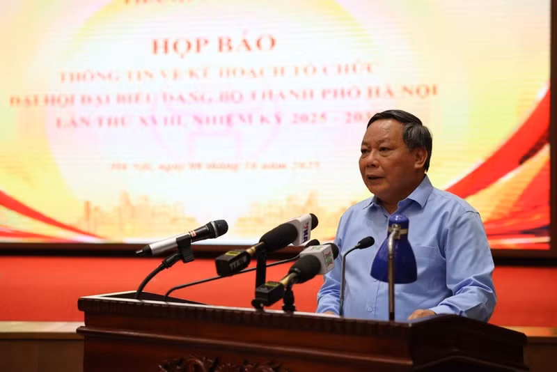 Nguyên Van Phong, secrétaire adjoint permanent du Comité municipal du Parti. Photo : VNA.
