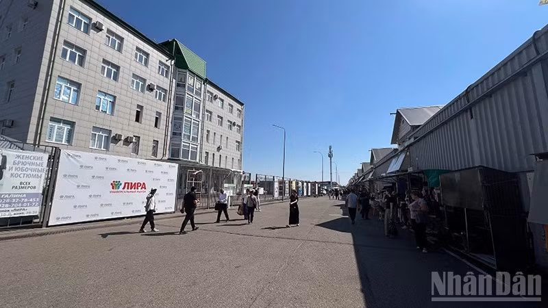 Le marché Lira, lieu d’activité commerciale des Vietnamiens à Pyatigorsk. Photo : Xuan Hung.