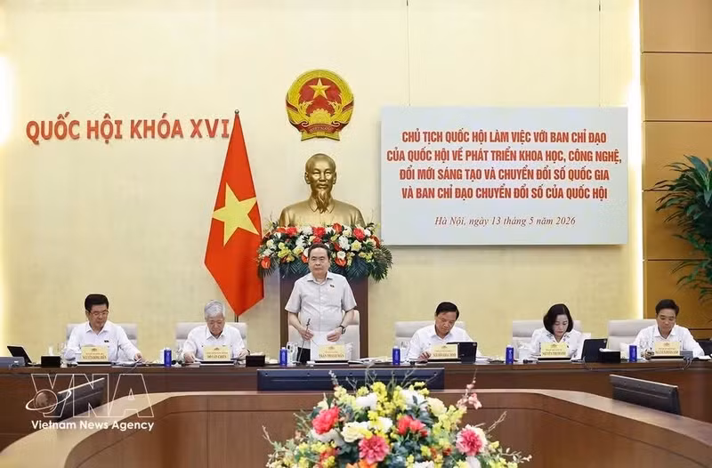 Le président de l’Assemblée nationale du Vietnam (AN), Trân Thanh Mân, s'exprime lors de la réunion. Photo: VNA