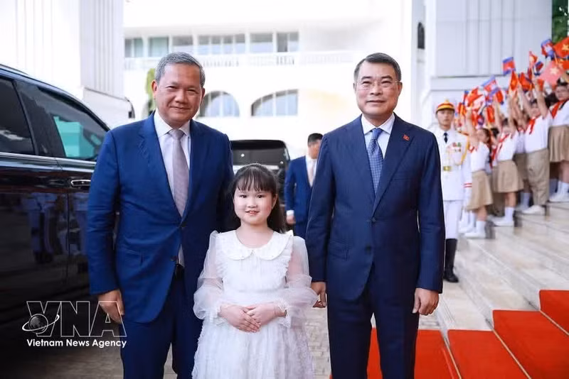 Le Premier ministre Lê Minh Hung (gauche) accueille son homologue cambodgien à Hanoi en juin 2026. Photo : VNA.