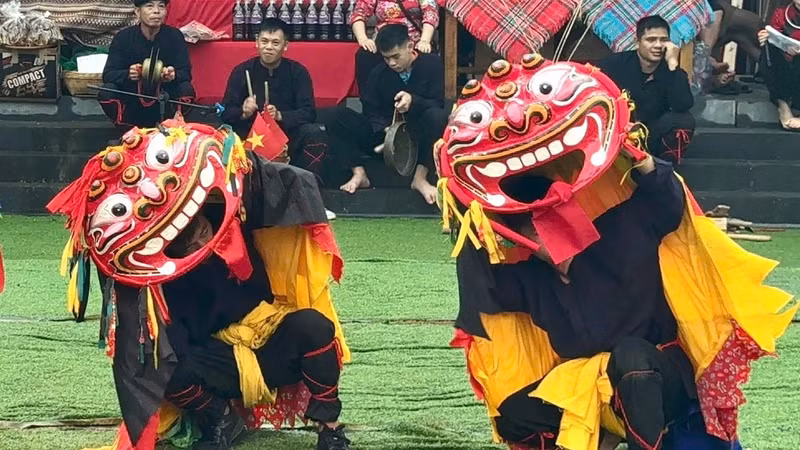 Danse du lion-chat de l’ethnie Nung, patrimoine culturel immatériel national. (Photo : Comité d’organisation)