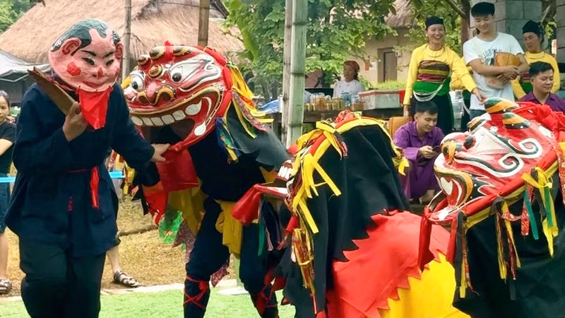 Danse du lion-chat de l’ethnie Nung, patrimoine culturel immatériel national. (Photo : Comité d’organisation)