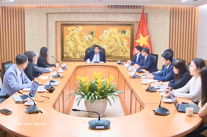 Le vice-Premier ministre Nguyen Chi Dung salue les résultats obtenus par le Centre au cours de la période écoulée. Photoo : VGP.