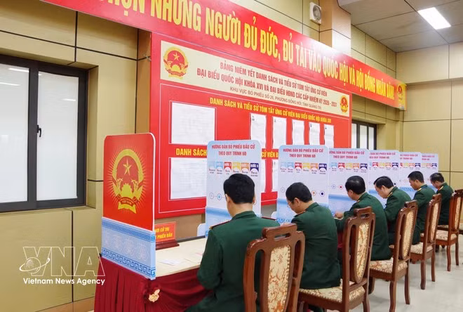 Au total, 522 électeurs ont voté au bureau de vote n° 26 du quartier de Dong Hoi, dans la province de Quang Tri. Photo : VNA
