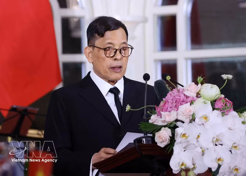 Le Roi de Thaïlande prend la parole lors du banquet. Photo : VNA.