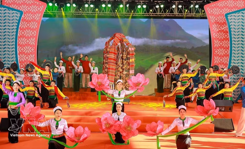Le 2e Festival de la culture ethnique Muong 2025 rassemble les communautés Muong de Hanoï, Son La, Phu Tho, Lao Cai et Thanh Hoa. Photo : VNA