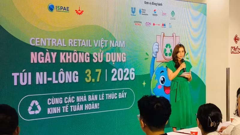 Le lancement de la campagne « Journée sans sacs plastiques au Vietnam ». (Photo : NDEL)