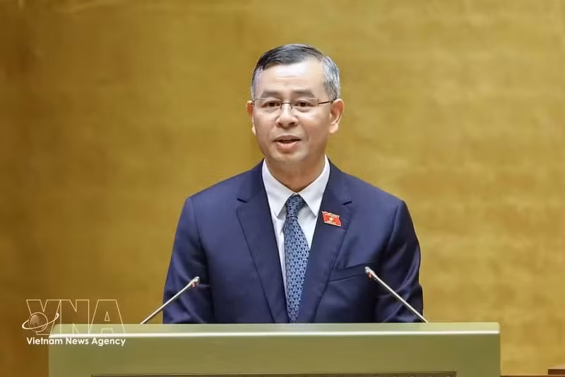 Le ministre des Finances, Ngo Van Tuan, répondra aux questions des députés sur l’allocation, la gestion et l’accélération du décaissement des investissements publics en 2026. Photo : VNA.
