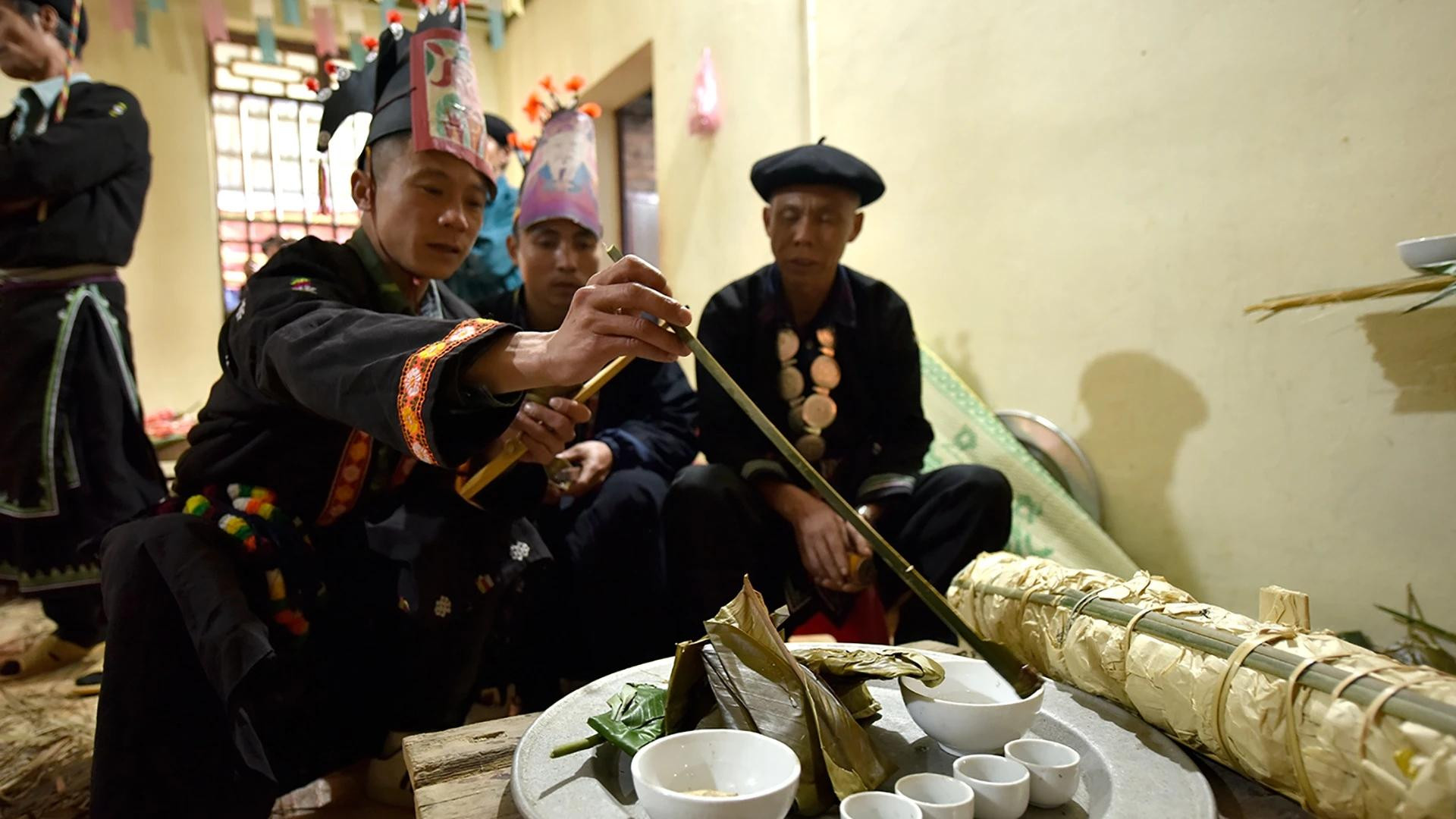 Dans le paysage culturel des ethnies minoritaires du Vietnam, le Tau Sai est une perle rare. Dans le paysage culturel des ethnies minoritaires du Vietnam, le Tau Sai est une perle rare.