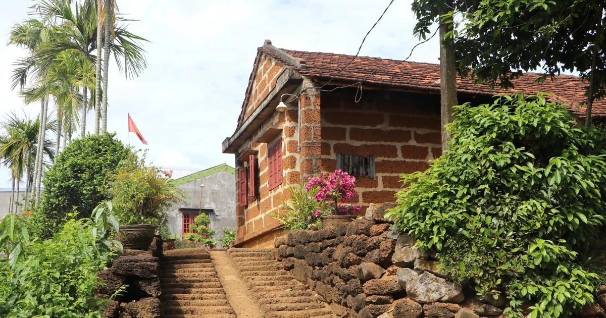 Des maisons uniques en latérite se dressent à Quang Ngai