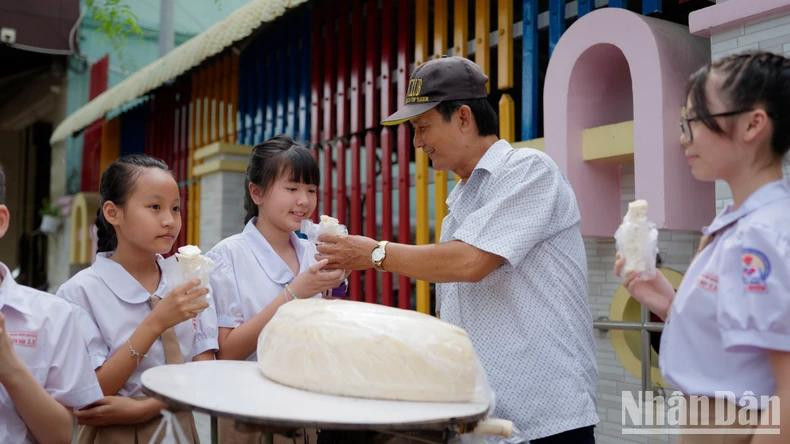 Ces gâteaux racontent des histoires simples mais empreintes de chaleur humaine, devenant une étape essentielle dans le parcours de chaque habitant du Sud. Ces gâteaux racontent des histoires simples mais empreintes de chaleur humaine, devenant une étape essentielle dans le parcours de chaque habitant du Sud.