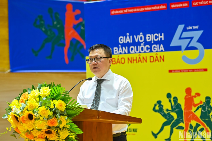Le Quoc Minh, membre du Comité central du Parti, rédacteur en chef du Journal Nhân Dân, vice-président de la Commission centrale de la sensibilisation, de l'éducation et de mobilisation de masse du Parti, président de l’Association des journalistes vietnamiens et chef du Comité d’organisation du tournoi. Photo : NDEL. Le Quoc Minh, membre du Comité central du Parti, rédacteur en chef du Journal Nhân Dân, vice-président de la Commission centrale de la sensibilisation, de l'éducation et de mobilisation de masse du Parti, président de l’Association des journalistes vietnamiens et chef du Comité d’organisation du tournoi. Photo : NDEL.