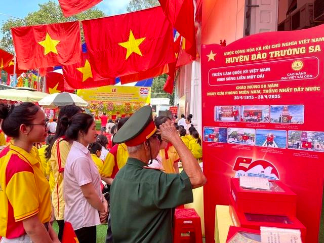 L’exposition rappelle la valeur de l’unité nationale. Photo : Dantri. L’exposition rappelle la valeur de l’unité nationale. Photo : Dantri.