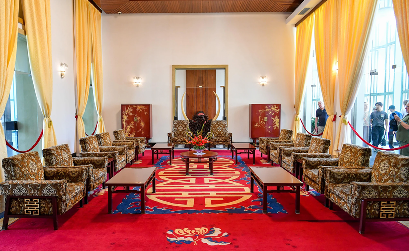 Le salon présidentiel actuel a quasiment conservé son aspect d’origine, demeurant fidèle à son état d’époque.