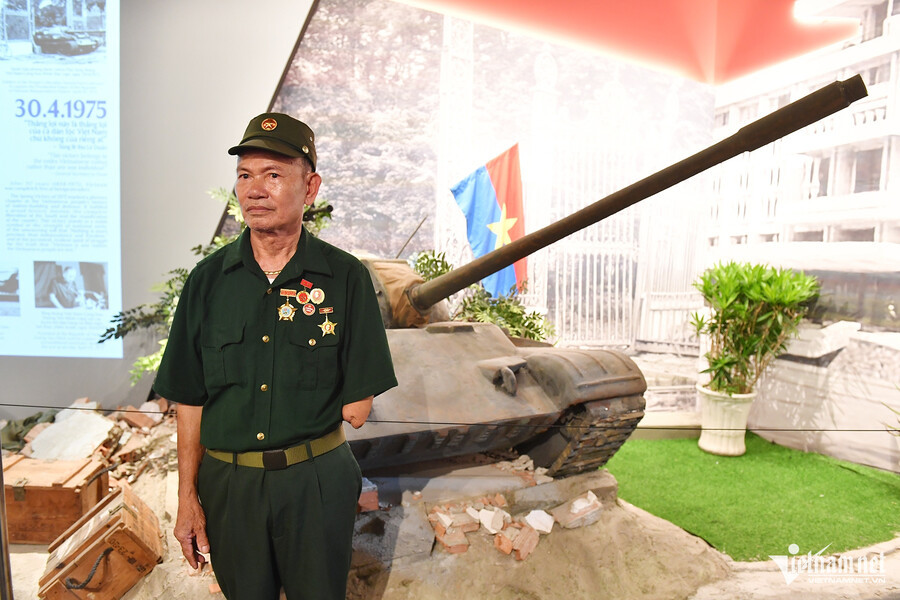 L'amour de la Patrie envahit les rues de Hô Chi Minh-Ville à la fin du mois d'avril ảnh 10