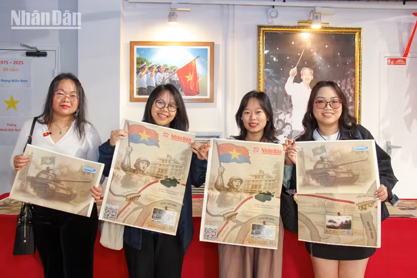 Mme Nguyen Thi Phuong Thao (27 ans), travaillant dans le domaine des technologies de l'information en France, a exprimé : «L’utilisation de technologies de pointe dans ce supplément spécial, à l’occasion de cet anniversaire historique de notre nation, revêt une signification encore plus profonde, d’autant plus qu’il a su attirer l’attention d’un large public de jeunes. Cette publication a rencontré un franc succès sur les forums et réseaux sociaux, en incitant les jeunes à s’intéresser davantage à l’histoire glorieuse de notre peuple, nourrissant ainsi un amour et une fierté encore plus grands pour notre chère patrie, le Vietnam.» Mme Nguyen Thi Phuong Thao (27 ans), travaillant dans le domaine des technologies de l'information en France, a exprimé : «L’utilisation de technologies de pointe dans ce supplément spécial, à l’occasion de cet anniversaire historique de notre nation, revêt une signification encore plus profonde, d’autant plus qu’il a su attirer l’attention d’un large public de jeunes. Cette publication a rencontré un franc succès sur les forums et réseaux sociaux, en incitant les jeunes à s’intéresser davantage à l’histoire glorieuse de notre peuple, nourrissant ainsi un amour et une fierté encore plus grands pour notre chère patrie, le Vietnam.»