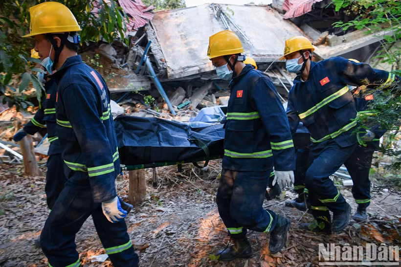 À 16h30 le 1er avril, les équipes ont extrait le corps d'une victime féminine des décombres. La victime, Su Wai Mar Nyein, une jeune femme de 33 ans, résidait dans la chambre 23 de l’immeuble. Son corps a été remis aux autorités de Myanmar et à ses proches.