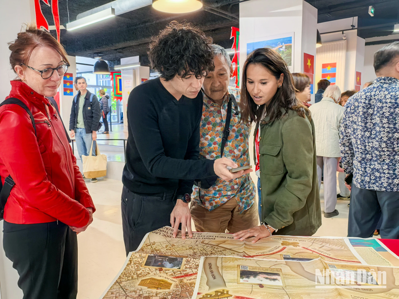 La victoire de 1975 représente l’aboutissement de la volonté collective de toute la nation, avec une contribution significative de la communauté vietnamienne à l’étranger. La victoire de 1975 représente l’aboutissement de la volonté collective de toute la nation, avec une contribution significative de la communauté vietnamienne à l’étranger.