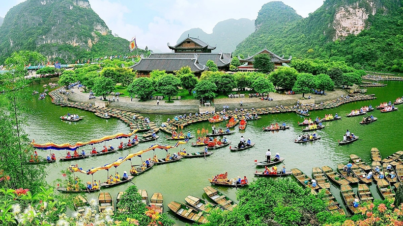 Trang An, dans la province de Ninh Binh (au Nord du Vietnam), est le choix de nombreux cinéastes grâce à ses paysages naturels superbes.Photo : VOV. Trang An, dans la province de Ninh Binh (au Nord du Vietnam), est le choix de nombreux cinéastes grâce à ses paysages naturels superbes.Photo : VOV.