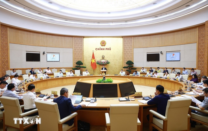 La réunion thématique du gouvernement sur l'élaboration des lois s'est tenue en avril 2025. Photo : VNA.