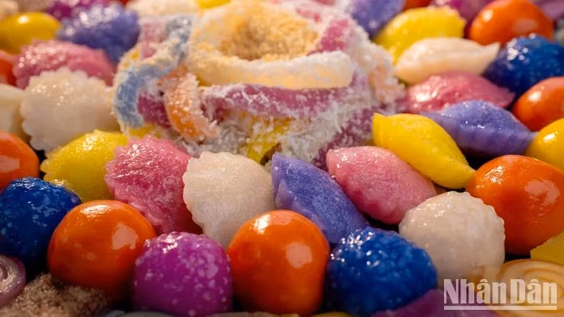 Les gâteaux, aux saveurs riches et authentiques de la terre natale, allient simplicité et charme irrésistible.