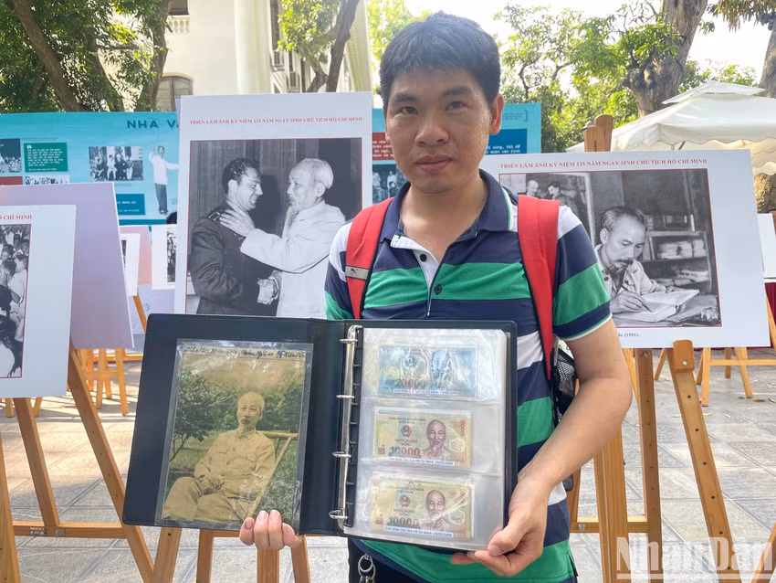 M. Vinh et sa collection. Photo : Nhân Dân.