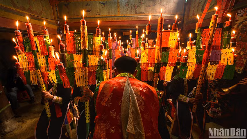 La cérémonie du cap sac incarne un trait culturel distinctif des Dao rouges. Photo : NDEL.
