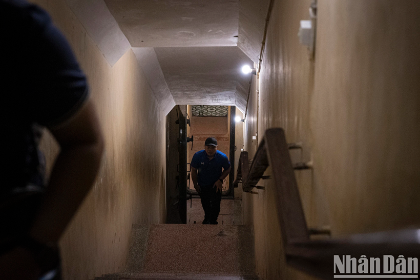 Le bunker D67 (bunker de la Commission militaire centrale) a été construit en 1967, en même temps que la maison D67. Il est situé à une profondeur de 9 m, conçu de manière robuste pour résister aux bombardements, et dispose de trois niveaux d'escaliers.