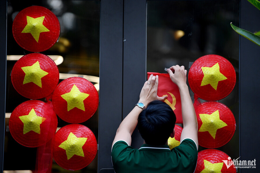 L'amour de la Patrie envahit les rues de Hô Chi Minh-Ville à la fin du mois d'avril ảnh 14