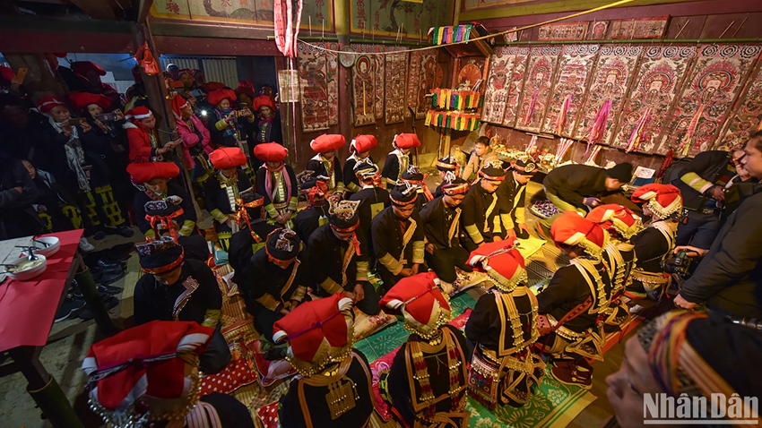 La cérémonie du cap sac est l’un des rites uniques transmis depuis de nombreuses générations au sein de l’ethnie Dao. Photo : NDEL. La cérémonie du cap sac est l’un des rites uniques transmis depuis de nombreuses générations au sein de l’ethnie Dao. Photo : NDEL.