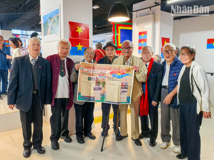 Beaucoup des anciens membres de l’Union générale des Vietnamiens de France conservent néanmoins dans leur cœur les souvenirs vivants d’une jeunesse entièrement dédiée à la lutte pour la Patrie. Beaucoup des anciens membres de l’Union générale des Vietnamiens de France conservent néanmoins dans leur cœur les souvenirs vivants d’une jeunesse entièrement dédiée à la lutte pour la Patrie.